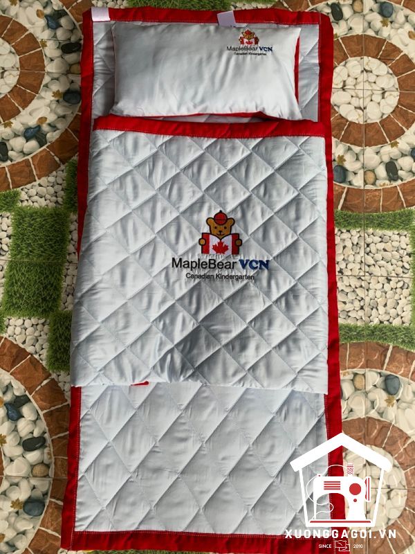 Chăn cho bé đi học